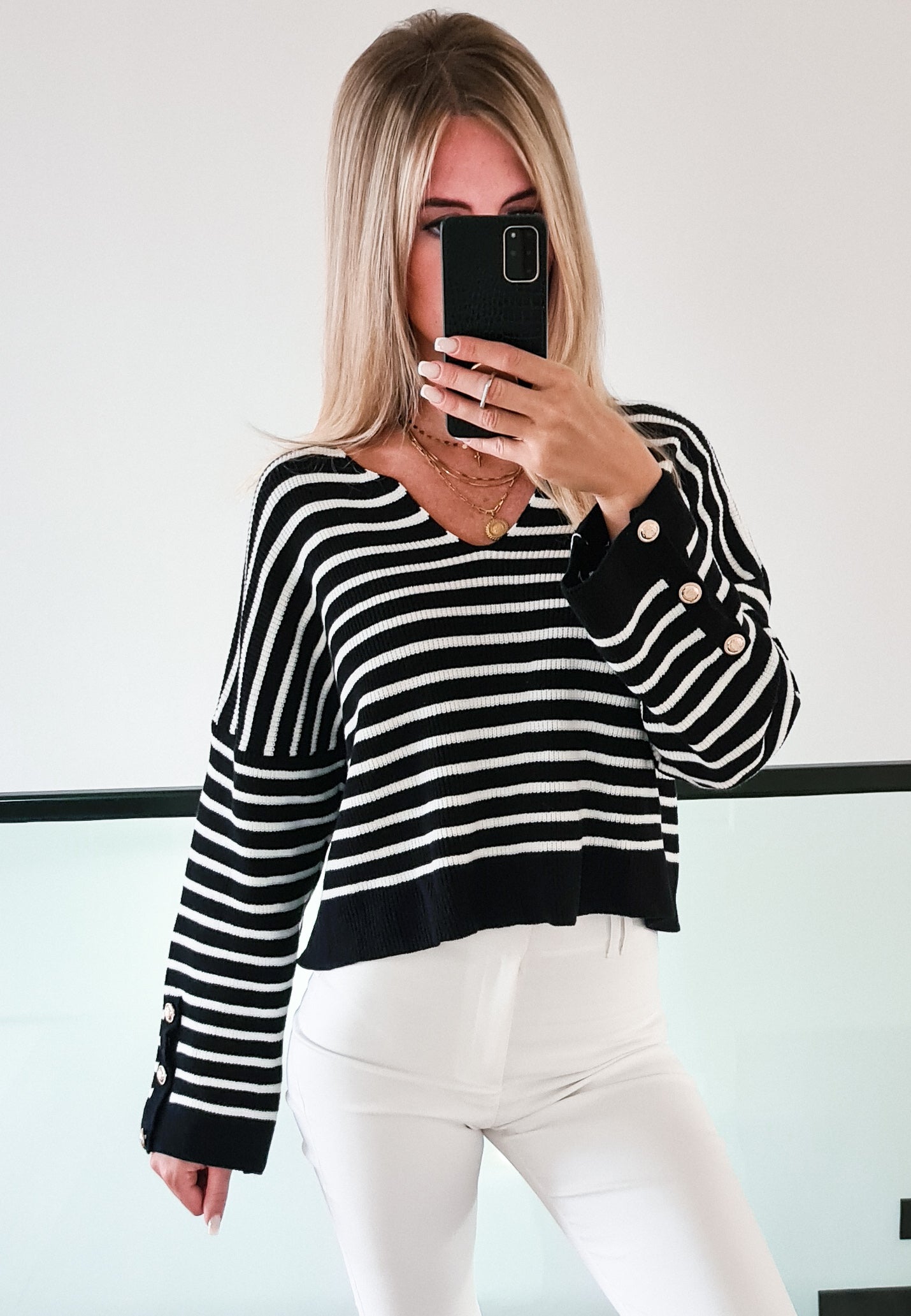Gestreifter Strickpulli m. Knopfdetails Talia
