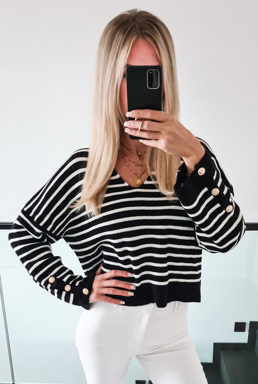 Gestreifter Strickpulli m. Knopfdetails Talia